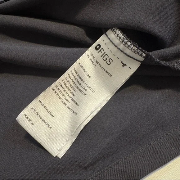 Figs Catarina One Pocket Scrub Top Charcoal V-Neck Colorblock Dark Pocket Medium - Picture 5 of 7